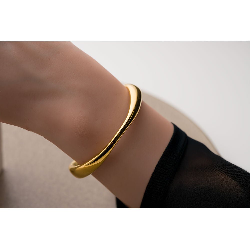 バングル サージカルステンレス 金属アレルギー対応 18K コーティング 調節可能 ぷっくり 高級感 高見え 錆びない おしゃれ 個性 シンプル ウェーブ レディース 女性 ギフト プレゼント デイリー 大ぶり 人気 ブランド empire - empire